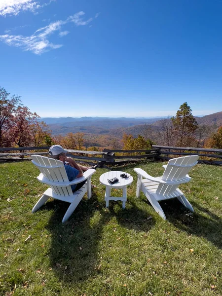Man Sitting Chairs Overlook Beautiful Blue Ridge Parkway Boone Autumn — Stock Photo, Image