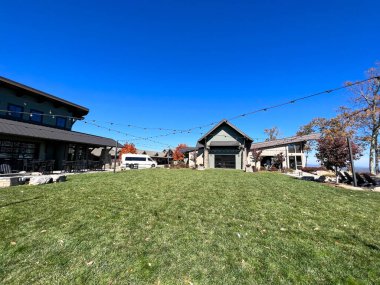 Boone, NC USA - 23 Ekim 2022: Boone, Kuzey Carolina 'daki Blue Ridge Club' ın dışı.