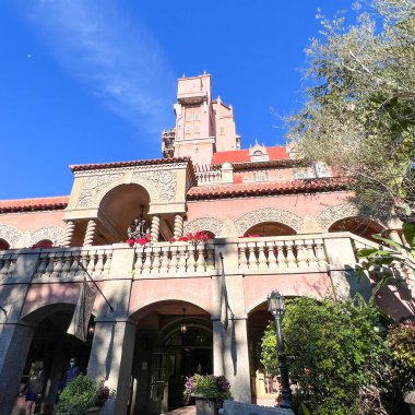 Orlando, FL USA- 27 Kasım 2021: Orlando, Florida 'daki Hollywood Stüdyoları Walt Disney World' de Terör Kulesi.