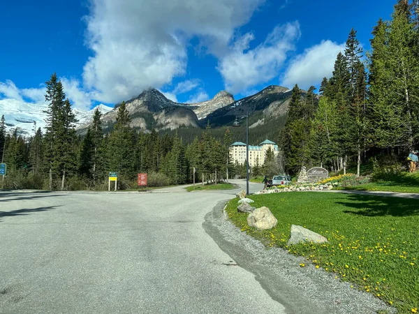 Banff Alberta Kanada 2023 Május Fairmont Hotel Louise Bejáratánál Kanadai — Stock Fotó