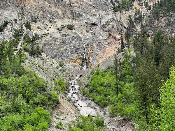Bela Vista Panorâmica Uma Cachoeira Kicking Horse Campgraound Parque Nacional — Fotografia de Stock