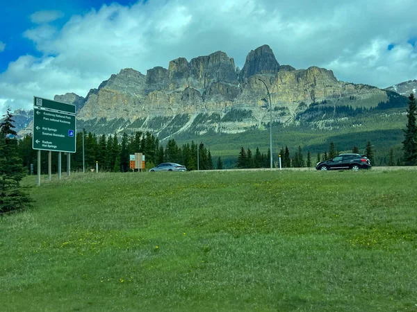Banff Alberta Canada May 2023 Scenic View While Driving Banff — Stock Photo, Image