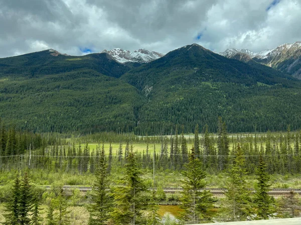 Gyönyörű Festői Kilátás Vezetés Közben Yoho Nemzeti Park Kanadában Egy — Stock Fotó