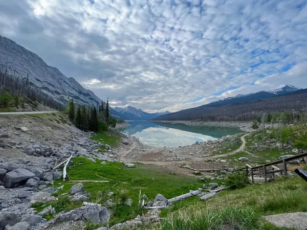 Bela Edith Lake Longo Maligne Road Parque Nacional Jasper Canadá — Fotografia de Stock