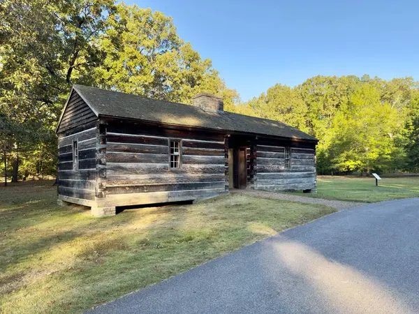 stock image Hohenwald, TN USA - October 9, 2023: A log cabin bar along the Natchez Trace Parkway.