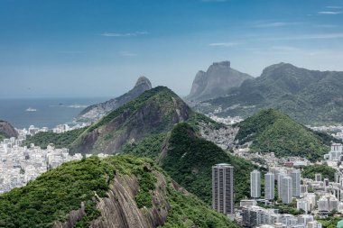 Rio de Janeiro 'daki Sugarloaf dağının manzarası. Brezilya. Şehir manzarası.