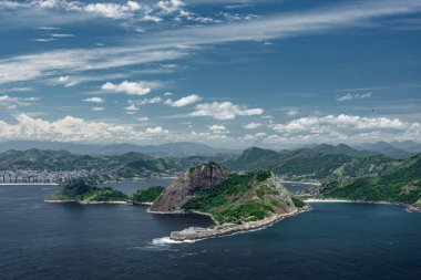 Rio de Janeiro 'daki Sugarloaf dağının manzarası. Brezilya. Şehir manzarası.