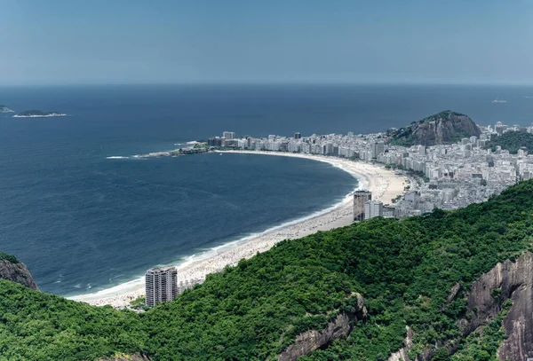 Rio de Janeiro 'daki Sugarloaf dağının manzarası. Brezilya. Şehir manzarası.