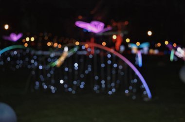 Bulanık renkli soyut arkaplan. Yanardöner renklerin pürüzsüz geçişleri. Renkli gradyan.