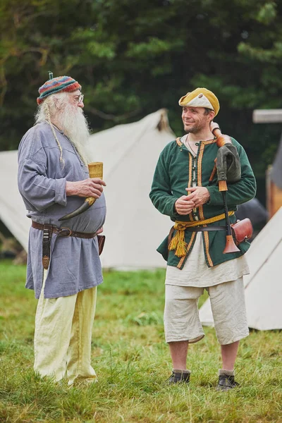 Hojbjerg Dánsko Července 2023 Muži Starodávných Kostýmech Vikingském Festivalu — Stock fotografie