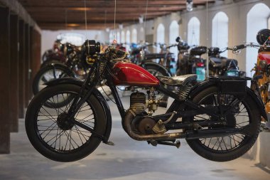 Danimarka 'daki bir sergide Retro motorsikletler.