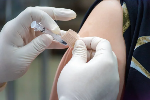 Pacient Asijské Ženy Zdravotní Kontroly Tím Nechat Očkovat Proti Chřipce — Stock fotografie