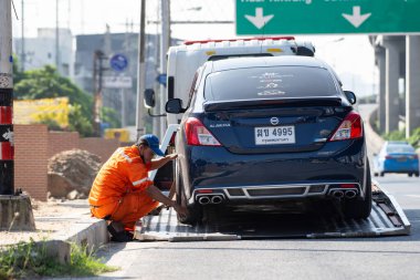 Bangkok, Tayland - 22 Kasım 2022: Bangkok Yolu 'ndaki bir trafik kazasında trafik kazası sonucu trafik kazası meydana geldi..