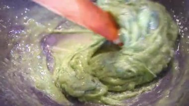 Nian gao, Çin 'in yeni yıl pastası veya yeni yıl pastası, Çin mutfağında yenen ve glutinöz pirinç unundan yapılan tatlı bir yemektir. Ayrıca pirinç keki olarak da bilinir..