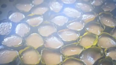 Nian gao, Çin 'in yeni yıl pastası veya yeni yıl pastası, Çin mutfağında yenen ve glutinöz pirinç unundan yapılan tatlı bir yemektir. Ayrıca pirinç keki olarak da bilinir..