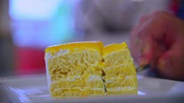 Pasta kreması, genellikle pişirilen tatlı bir tatlıdır. Malzemeler un, şeker, yumurta, tereyağı ya da yağ ya da margarin, bir sıvı ve kopyalama alanı ile kutlamak için ayrılan maddelerdir.