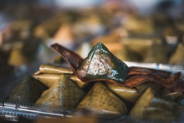 Nian gao, Çin 'in yeni yıl pastası veya yeni yıl pastası, Çin mutfağında yenen ve glutinöz pirinç unundan yapılan tatlı bir yemektir. Ayrıca pirinç keki olarak da bilinir..