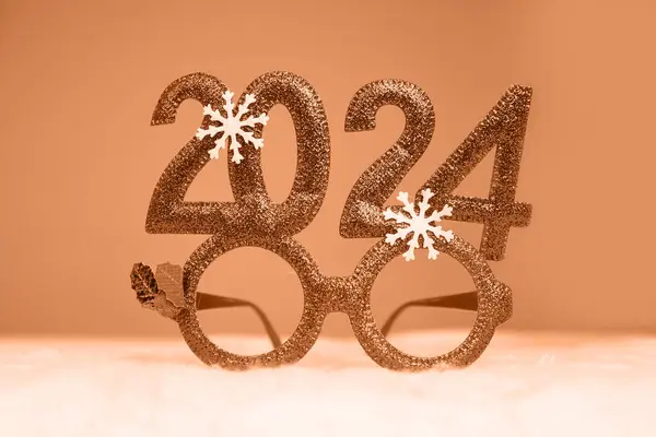 2024 numaralı karnaval bardakları Yılın trend rengi Şeftali Fuzz. 