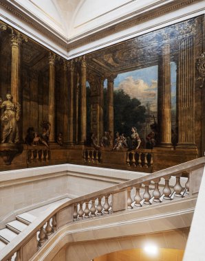 Paris 'teki eski bir malikanede muhteşem bir merdiven. Geçmiş bir çağın lüksü. Fransa