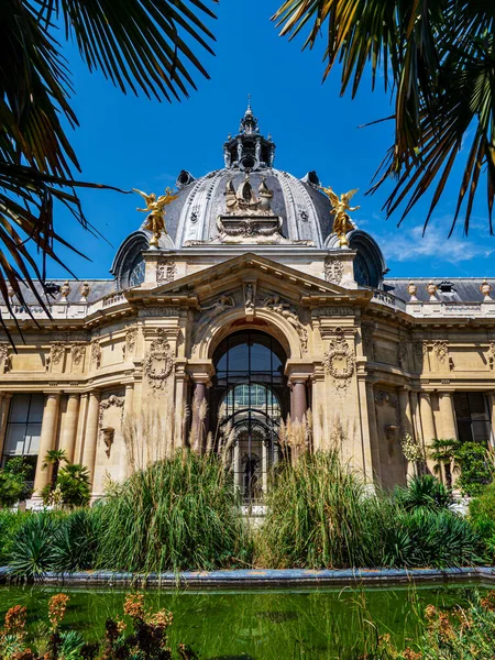 Majestueuze Koninklijke Architectuur Zomertuin Binnenplaats Van Het Kleine Paleis Parijs — Stockfoto