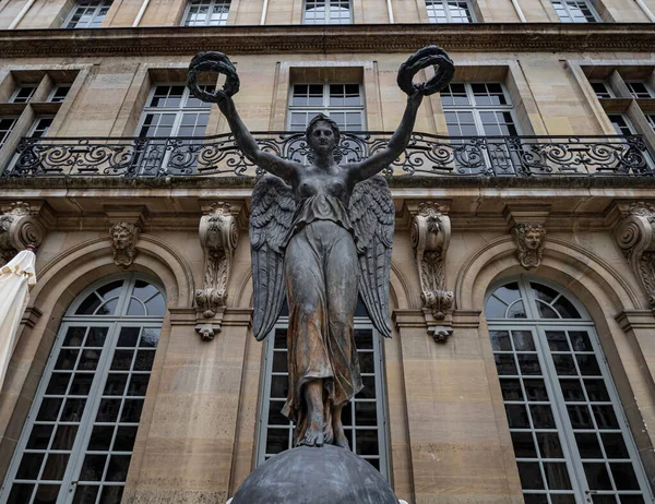 Paris Teki Kiliselerden Birinde Antik Bir Heykel Antika Sanat Fransa — Stok fotoğraf