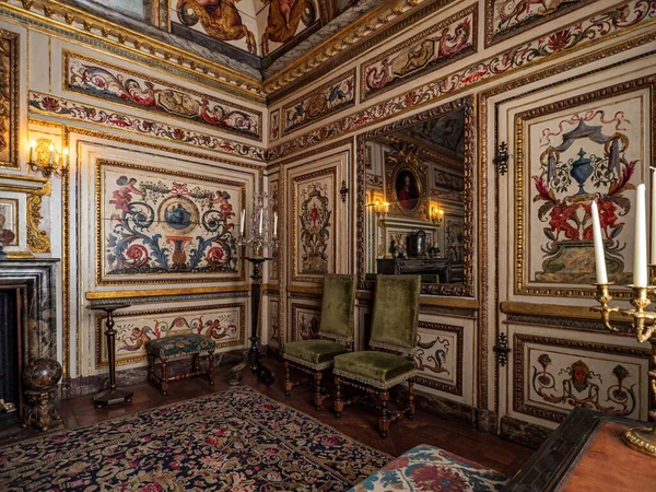 シックな豊かな王室のインテリア 城の装飾 — ストック写真
