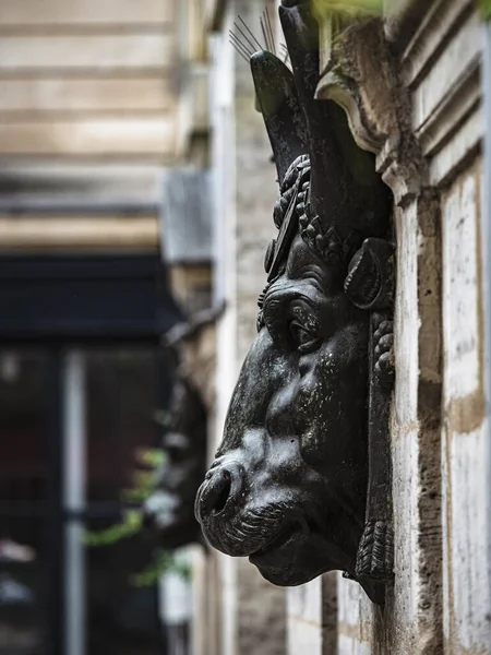 巴黎一座教堂的古老雕塑 古董艺术 — 图库照片