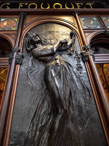 巴黎一座教堂的古老雕塑 古董艺术 — 图库照片