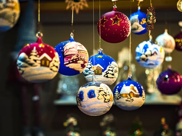 크리스마스 장식은 크리스마스의 스트라스부르의 거리에 크리스마스 프랑스 — 스톡 사진