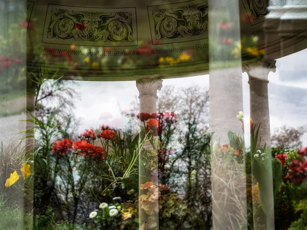 Bloeiende Orangerie Park Straatsburg Magnolia Tulpen Rozen Dubbele Belichting Briefkaart — Stockfoto