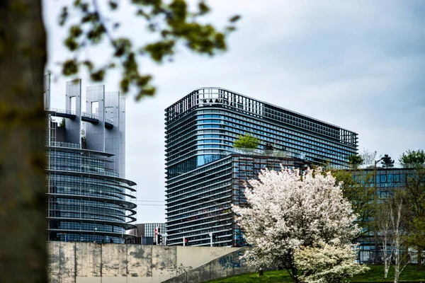 Nieuwe Moderne Grote Glazen Betonnen Gebouwen Straatsburg — Stockfoto