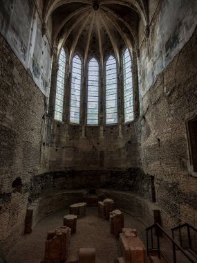 Dijon, Burgundy 'deki Aziz Michael Kilisesi. Gotik bir katedralin içinde. Fransa