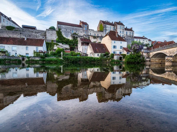 Ciudad Medieval Amurallada Pesmes Borgoña Reflejo Río Atardecer Francia —  Fotos de Stock