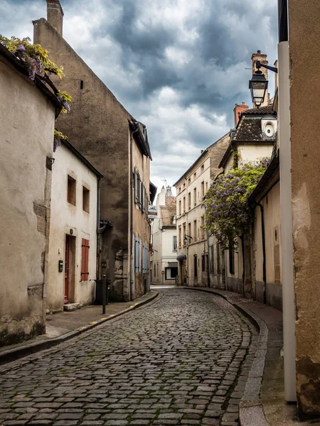Magnífica Vista Ruas Vazias Cidade Medieval Beaune Borgonha Céu Tempestuoso — Fotografia de Stock