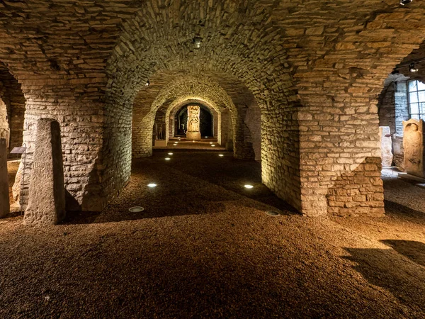 勃艮第首都第戎市中心一座中世纪修道院的考古博物馆 修道院的旧石库 — 图库照片