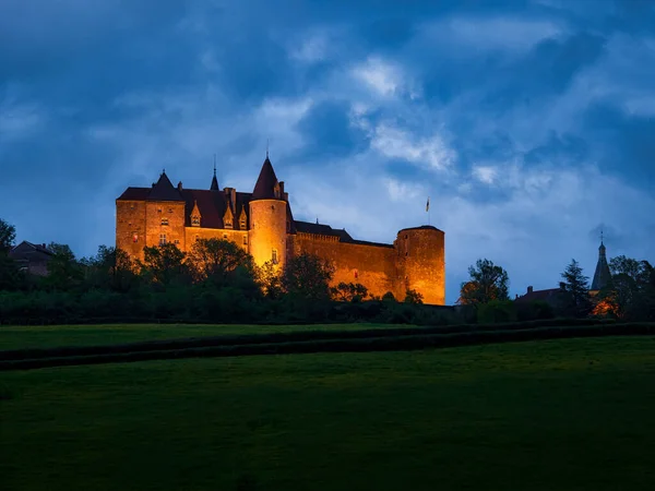 Величественный Средневековый Замок Шатонеф Бургундии Вид Поздним Вечером Замок Освещается — стоковое фото