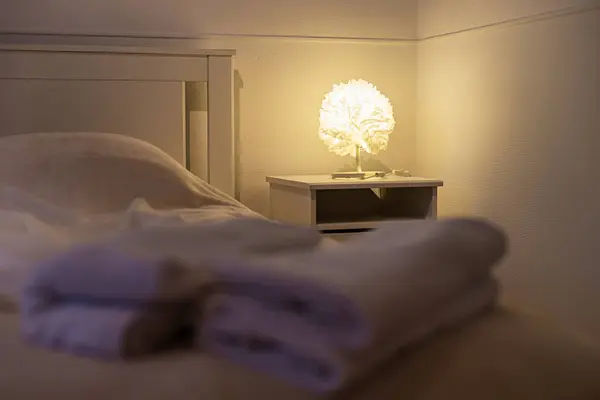 Rahat Bir Yatak Odası Misafirleri Bekliyor Sahibinden Kiralık Konaklama Seyahat Stok Resim