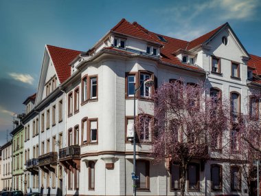Lyon. Fransa 'nın en büyük ve en güzel şehirlerinden biri. Klasik bahar manzarası. Metro.