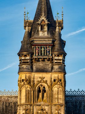 Margny-les-Compiegne Fransa 'da güzel bir şehirdir. Ortaçağ kasabası, eski gotik katedraller. Tarihi anıtlar.