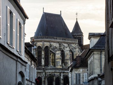 Margny-les-Compiegne Fransa 'da güzel bir şehirdir. Ortaçağ kasabası, eski gotik katedraller. Tarihi anıtlar.
