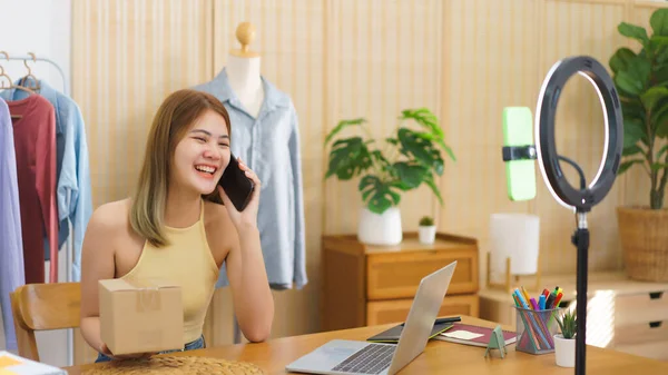 Online Merchant Concept Fashion Designer Holding Parcel Box Talking Smartphone — Stock Photo, Image