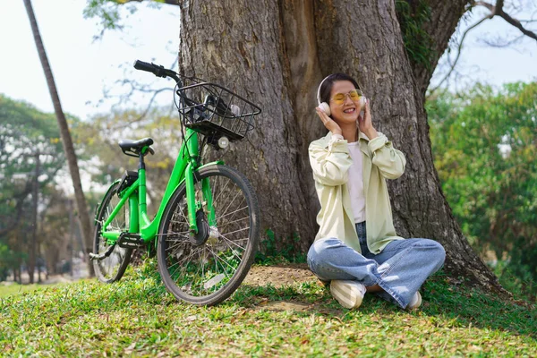 Women Touching Headphone Listening Music Happiness Resting Cycling Park — Stock Photo, Image