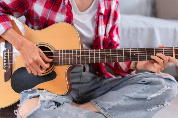 Guitar Singer Concept Young Asian Woman Playing Acoustic Guitar Composing — Stockfoto
