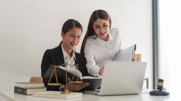 Law Concept Two Female Lawyers Discussing Contract Agreement Business Law — Stok fotoğraf