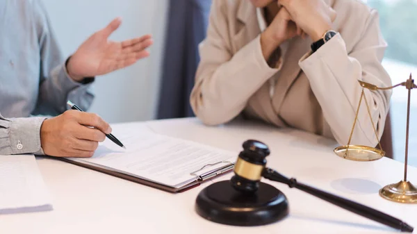 Senior Lawyer Explaining Term Contract Legal Agreement Asking Data Businesswoman — Stock Photo, Image