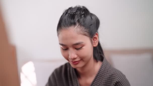 Asian Woman Applying Face Powder Front Large Mirror Washing Styling — Stockvideo