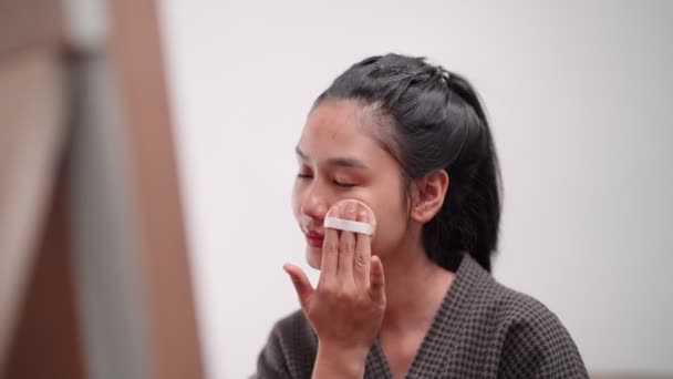 Asian Woman Applying Face Powder Front Large Mirror Washing Styling — Stock videók
