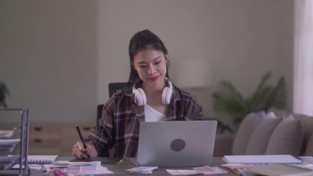 Young Asian Women Graphic Designer Artist Work Computer Laptop Graphic — Stockvideo