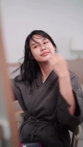 Asian Woman Nourishing Her Hair Treatment Front Large Mirror Washing — стокове відео