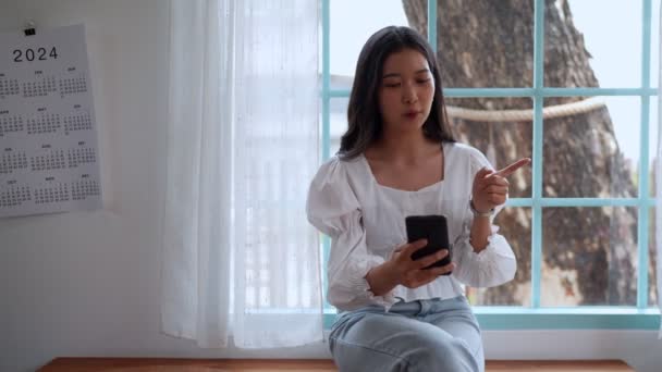 Eine Asiatische Unternehmerin Die Einem Nahe Gelegenen Café Arbeitet Führt — Stockvideo